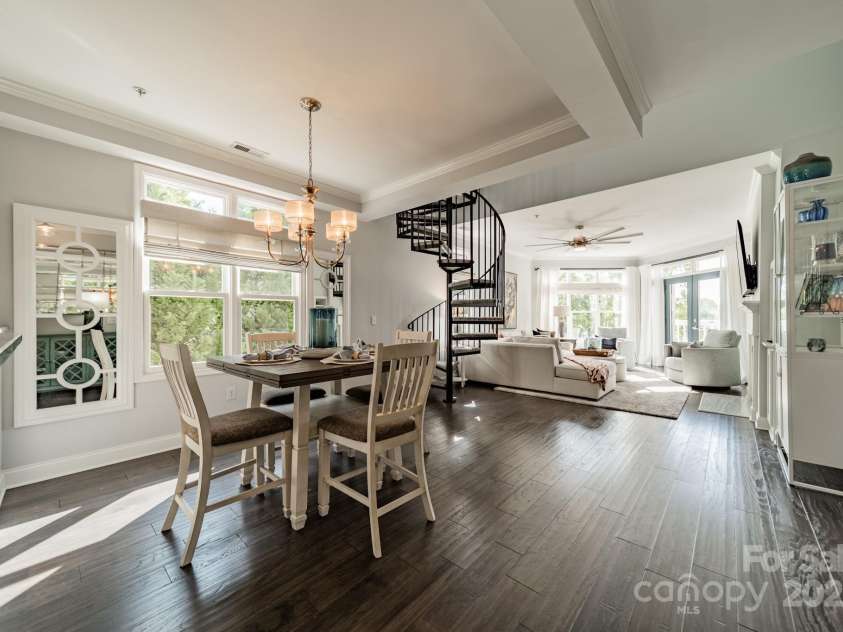 637 Williamson Road, Mooresville, NC 28117.  MLS# CAR4247530, YatesRealty ID 4736. Dining area also has views of the lake