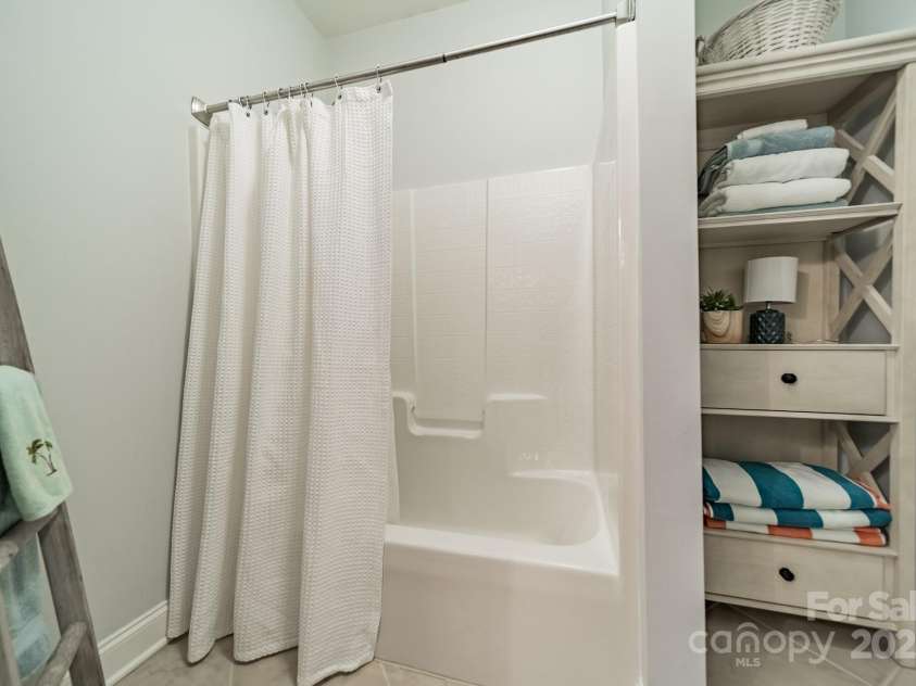637 Williamson Road, Mooresville, NC 28117.  MLS# CAR4247530, YatesRealty ID 4736. Shower and tub