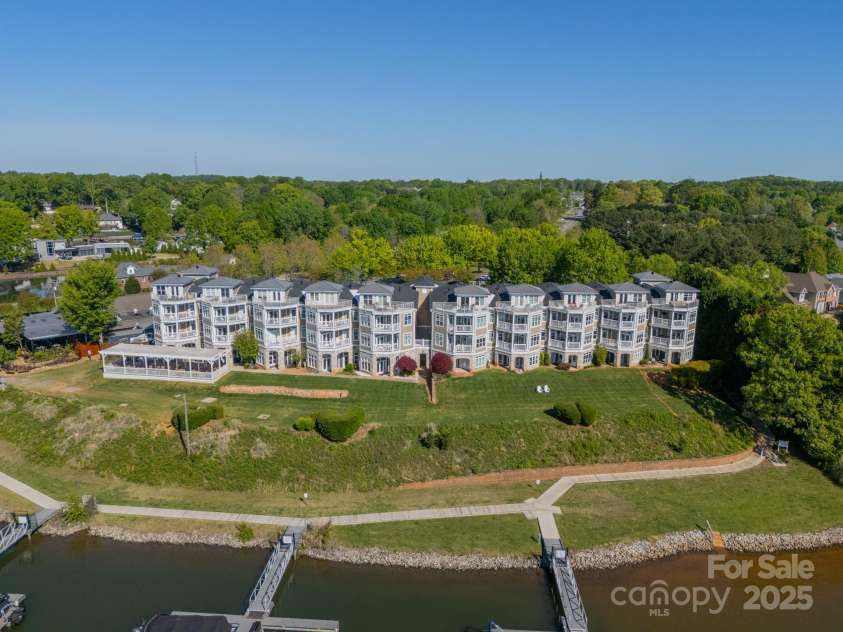 637 Williamson Road, Mooresville, NC 28117.  MLS# CAR4247530, YatesRealty ID 4736. Welcome to Harbor Point Village with 2 wonderful restaurants at the other end of the building to enjoy when its just too much trouble to cook!