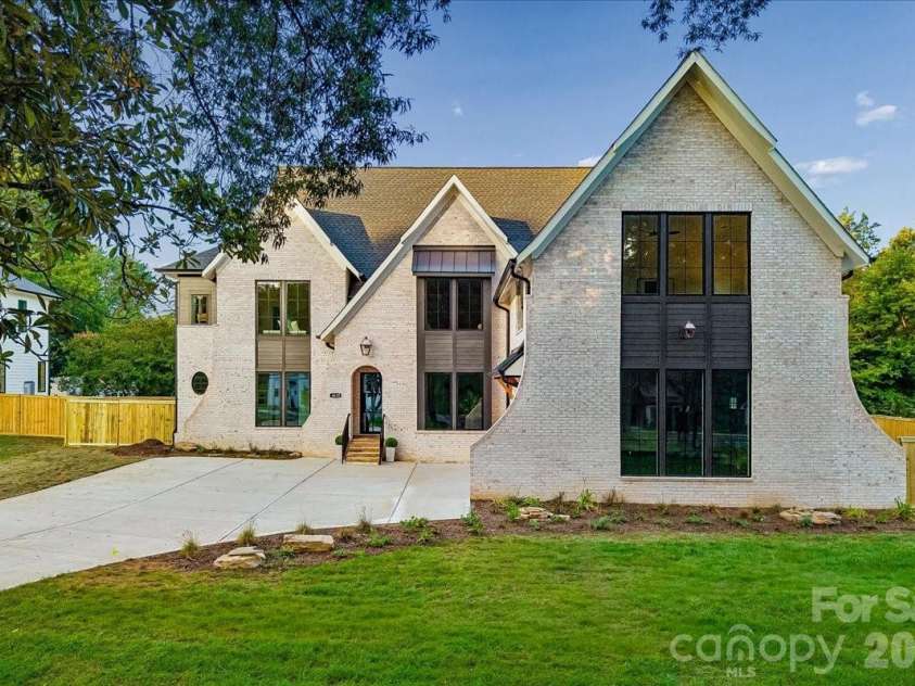 4635 Water Oak Road, Charlotte, NC 28211.  MLS# CAR4415102, YatesRealty ID 47360. 