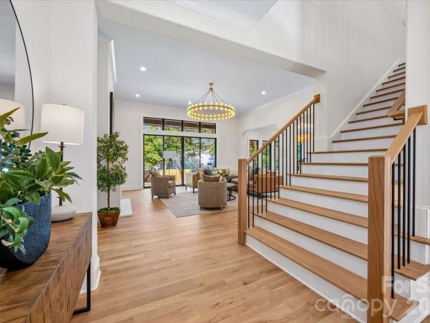 4635 Water Oak Road, Charlotte, NC 28211.  MLS# CAR4415102, YatesRealty ID 47360. 