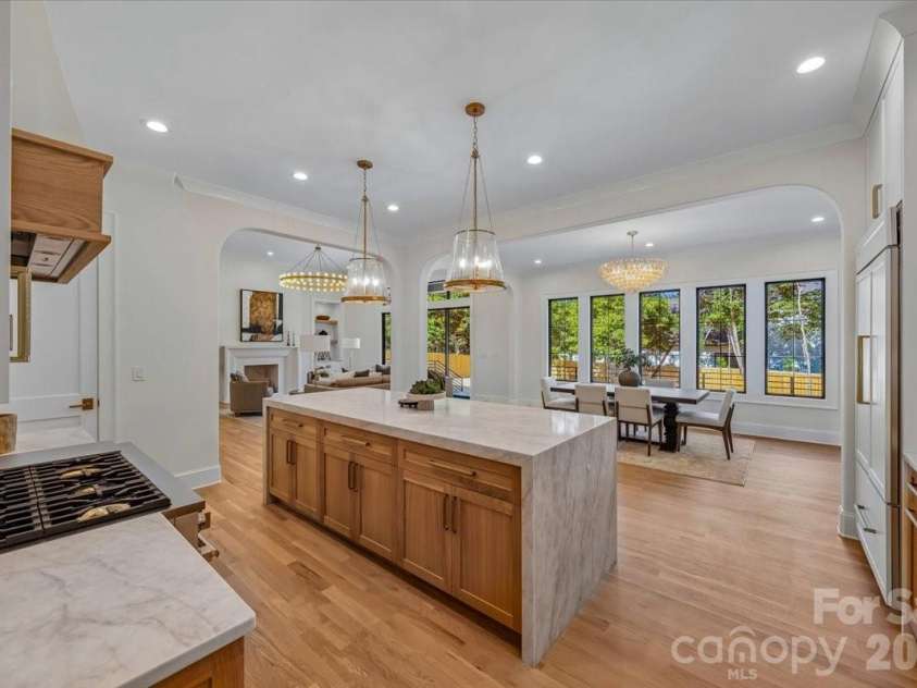 4635 Water Oak Road, Charlotte, NC 28211.  MLS# CAR4415102, YatesRealty ID 47360. 