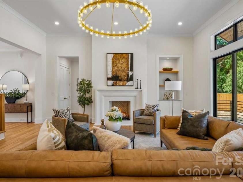 4635 Water Oak Road, Charlotte, NC 28211.  MLS# CAR4415102, YatesRealty ID 47360. 
