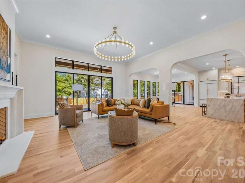 4635 Water Oak Road, Charlotte, NC 28211.  MLS# CAR4415102, YatesRealty ID 47360. 