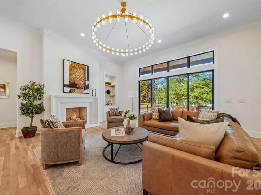 4635 Water Oak Road, Charlotte, NC 28211.  MLS# CAR4415102, YatesRealty ID 47360. 