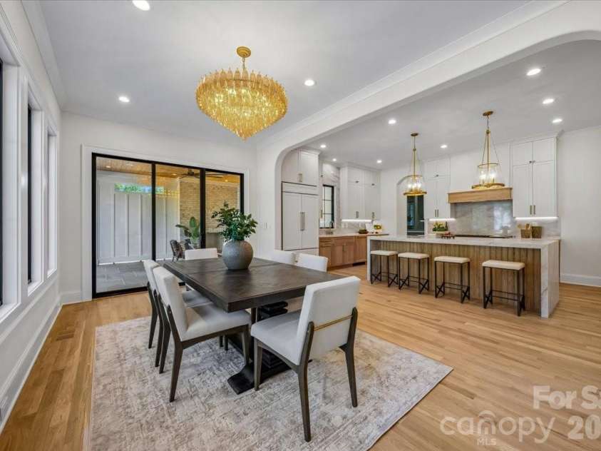 4635 Water Oak Road, Charlotte, NC 28211.  MLS# CAR4415102, YatesRealty ID 47360. 