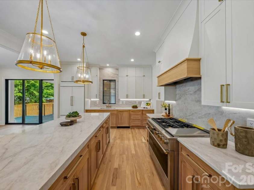4635 Water Oak Road, Charlotte, NC 28211.  MLS# CAR4415102, YatesRealty ID 47360. 