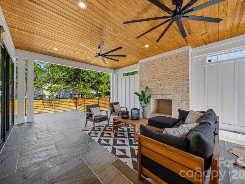 4635 Water Oak Road, Charlotte, NC 28211.  MLS# CAR4415102, YatesRealty ID 47360. 