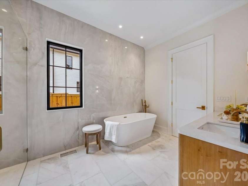 4635 Water Oak Road, Charlotte, NC 28211.  MLS# CAR4415102, YatesRealty ID 47360. 