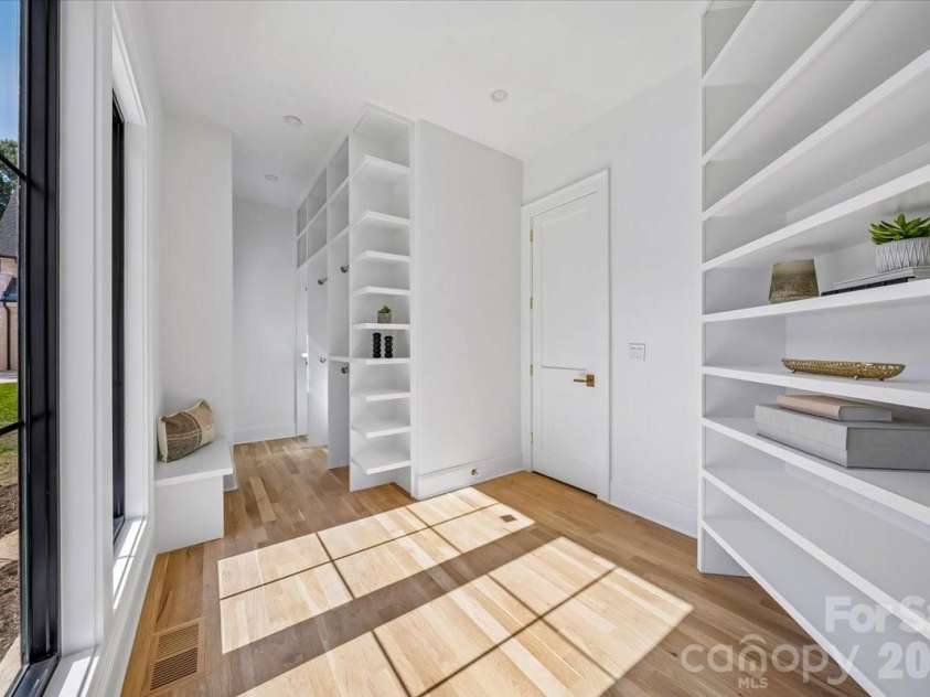 4635 Water Oak Road, Charlotte, NC 28211.  MLS# CAR4415102, YatesRealty ID 47360. 