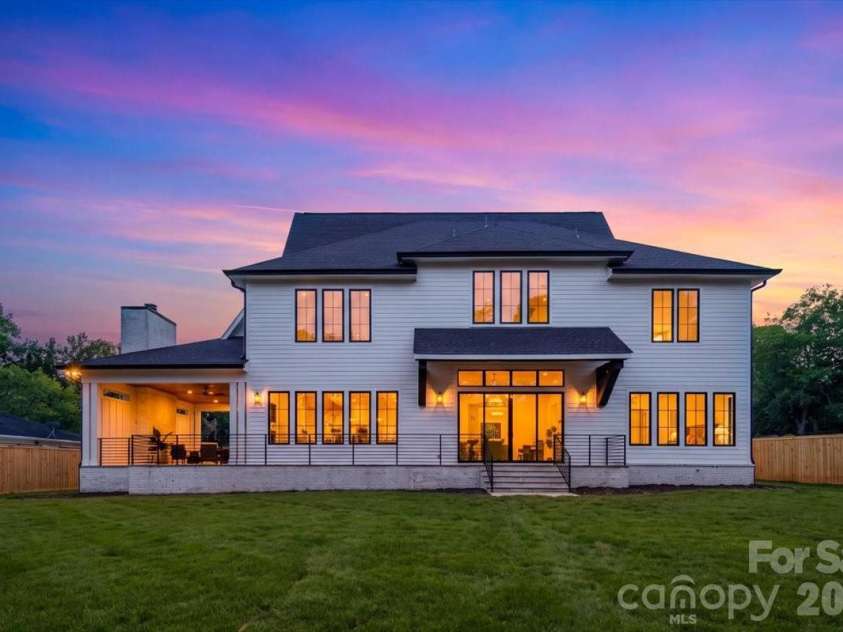 4635 Water Oak Road, Charlotte, NC 28211.  MLS# CAR4415102, YatesRealty ID 47360. 