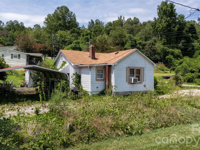 1327 Boxwood Place, Lenoir, NC 28645.  MLS# CAR4419209, YatesRealty ID 47363. 
