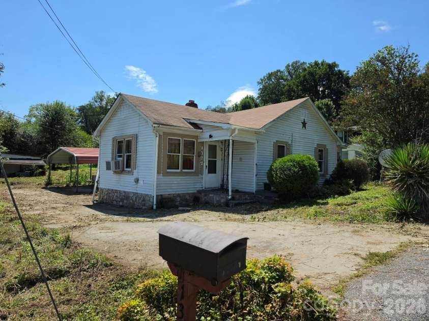 1327 Boxwood Place, Lenoir, NC 28645.  MLS# CAR4419209, YatesRealty ID 47363. 