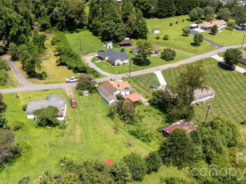 1327 Boxwood Place, Lenoir, NC 28645.  MLS# CAR4419209, YatesRealty ID 47363. 