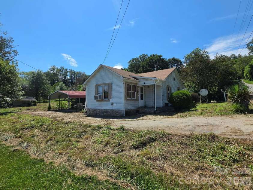 1327 Boxwood Place, Lenoir, NC 28645.  MLS# CAR4419209, YatesRealty ID 47363. 