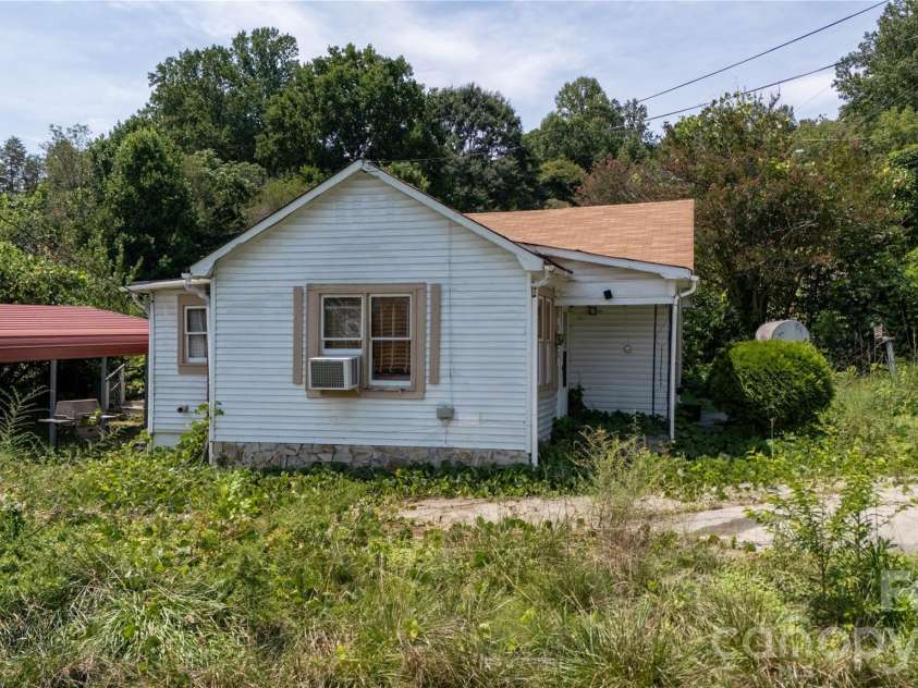 1327 Boxwood Place, Lenoir, NC 28645.  MLS# CAR4419209, YatesRealty ID 47363. 