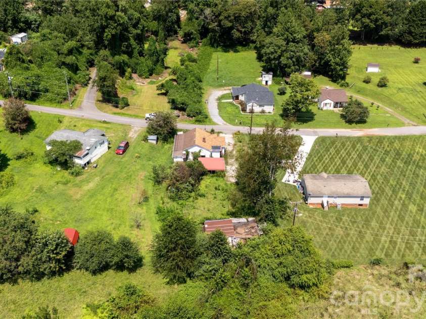 1327 Boxwood Place, Lenoir, NC 28645.  MLS# CAR4419209, YatesRealty ID 47363. 