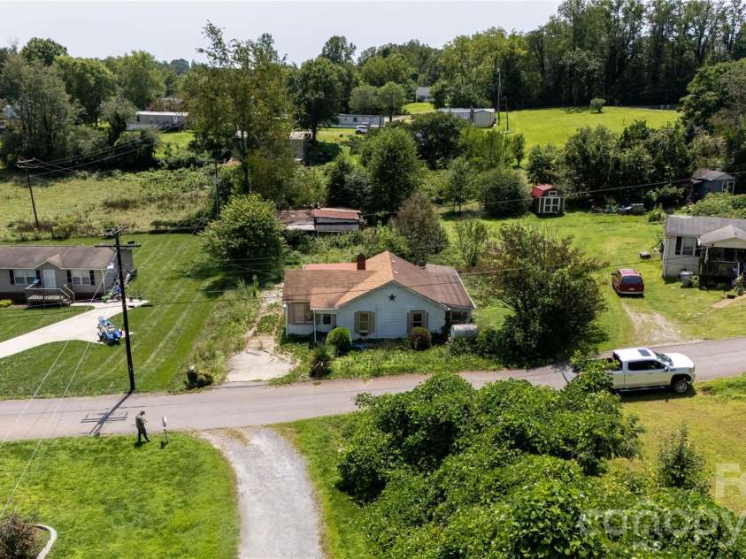 1327 Boxwood Place, Lenoir, NC 28645.  MLS# CAR4419209, YatesRealty ID 47363. 