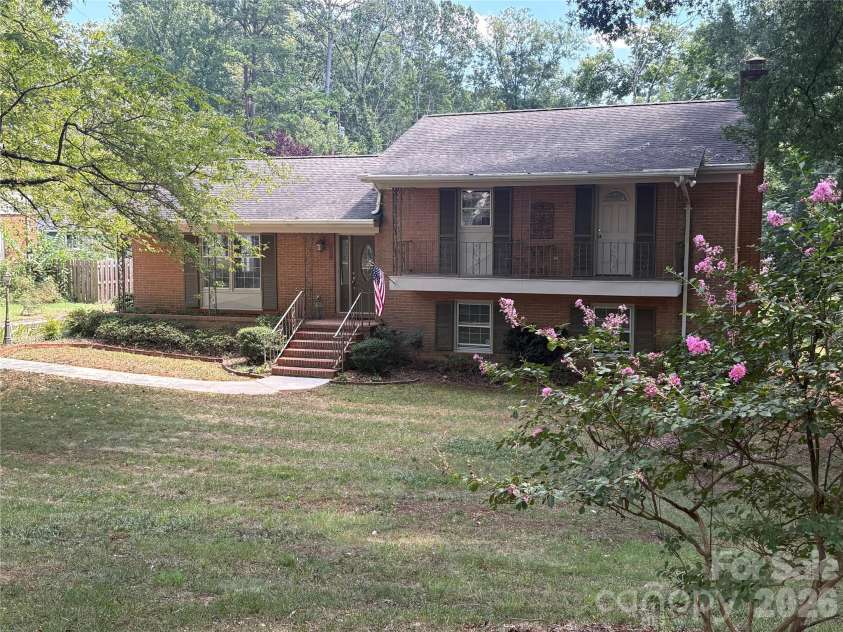 1215 Brockton Lane, Charlotte, NC 28226.  MLS# CAR4418213, YatesRealty ID 47364. 