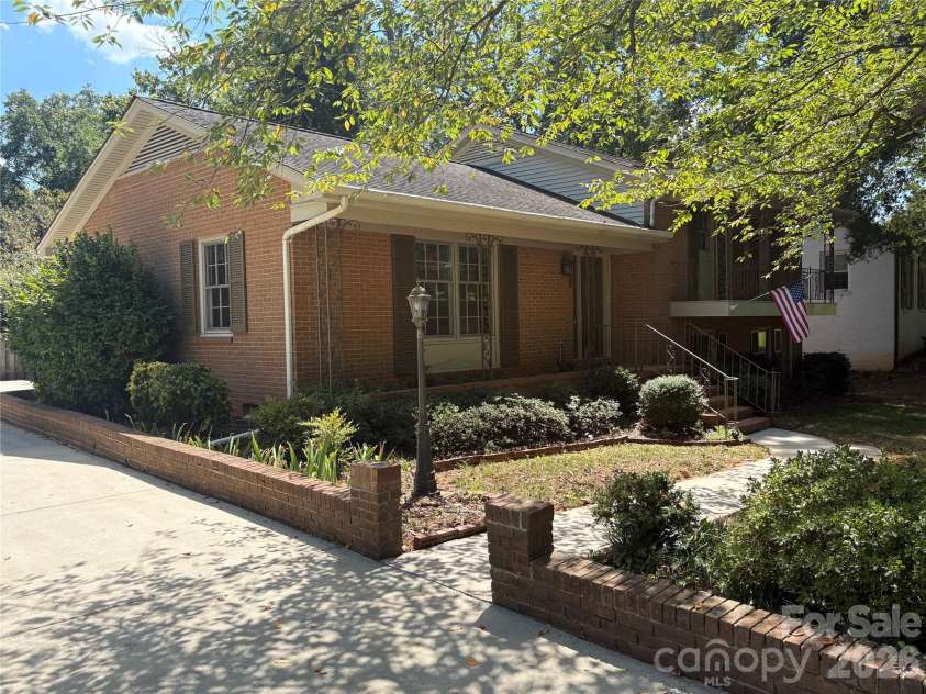 1215 Brockton Lane, Charlotte, NC 28226.  MLS# CAR4418213, YatesRealty ID 47364. 