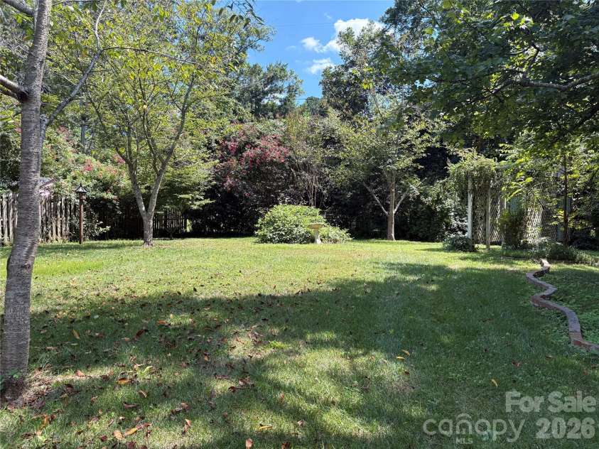 1215 Brockton Lane, Charlotte, NC 28226.  MLS# CAR4418213, YatesRealty ID 47364. 