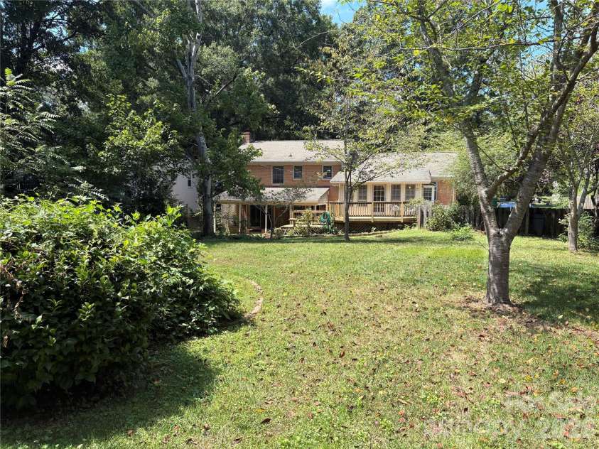 1215 Brockton Lane, Charlotte, NC 28226.  MLS# CAR4418213, YatesRealty ID 47364. 