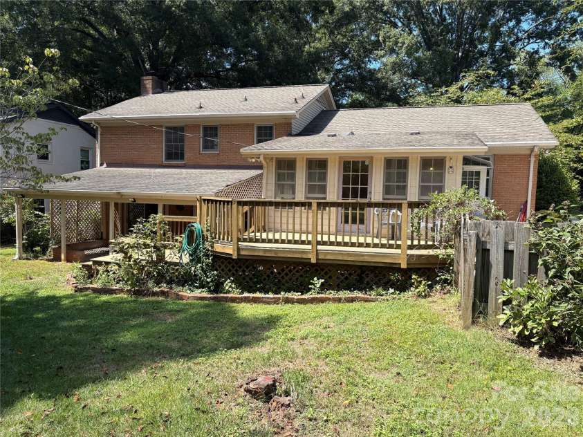 1215 Brockton Lane, Charlotte, NC 28226.  MLS# CAR4418213, YatesRealty ID 47364. 