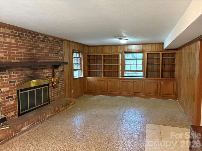 1215 Brockton Lane, Charlotte, NC 28226.  MLS# CAR4418213, YatesRealty ID 47364. 