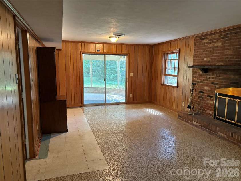 1215 Brockton Lane, Charlotte, NC 28226.  MLS# CAR4418213, YatesRealty ID 47364. 