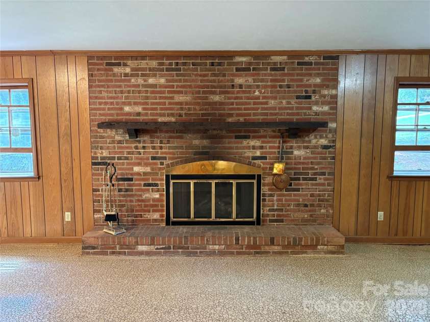 1215 Brockton Lane, Charlotte, NC 28226.  MLS# CAR4418213, YatesRealty ID 47364. 