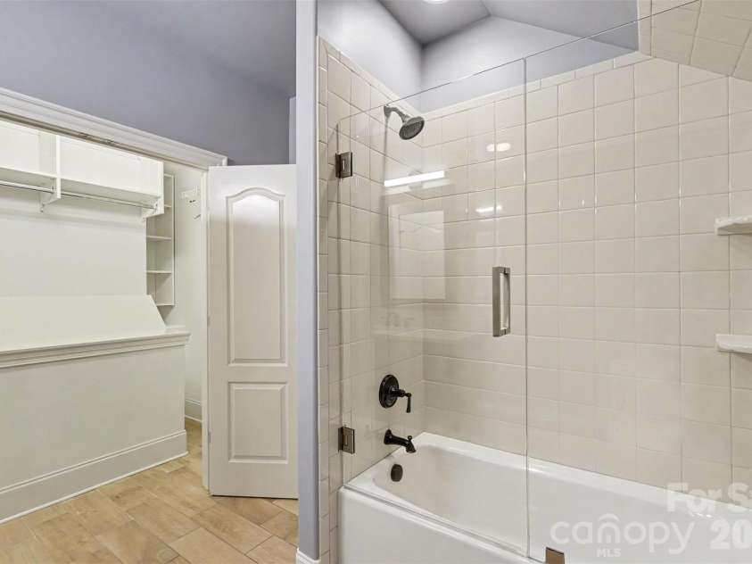 21253 Sandy Cove Road, Cornelius, NC 28031.  MLS# CAR4417192, YatesRealty ID 47365. Ensuite bath