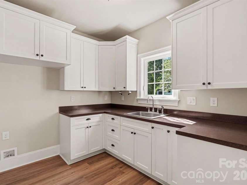 21253 Sandy Cove Road, Cornelius, NC 28031.  MLS# CAR4417192, YatesRealty ID 47365. Kitchen