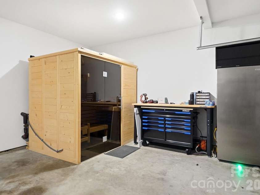 10933 Stone Trail Road, Charlotte, NC 28213.  MLS# CAR4417912, YatesRealty ID 47367. 2 car garage!