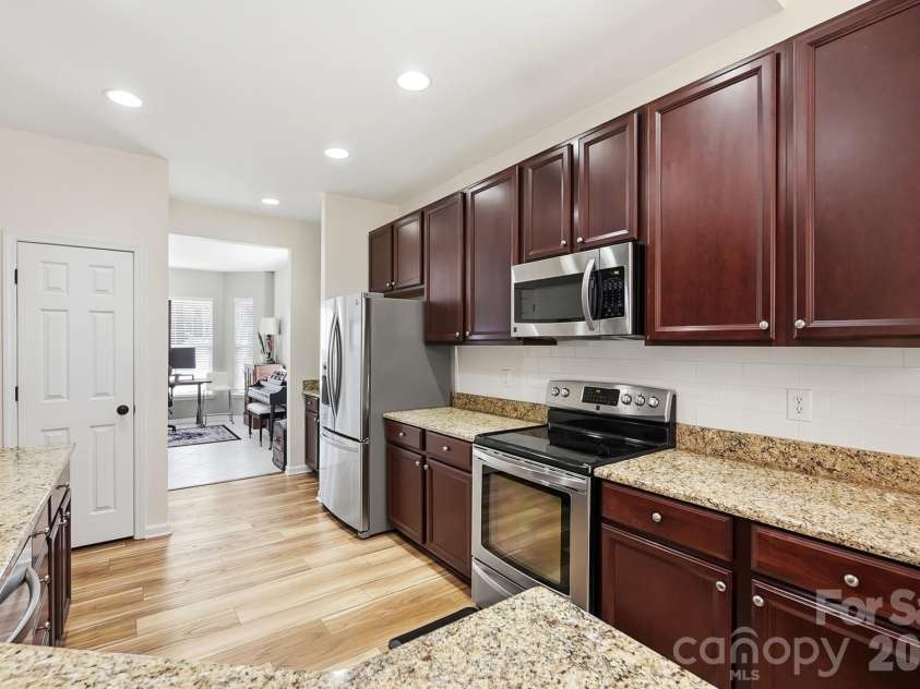 10933 Stone Trail Road, Charlotte, NC 28213.  MLS# CAR4417912, YatesRealty ID 47367. 