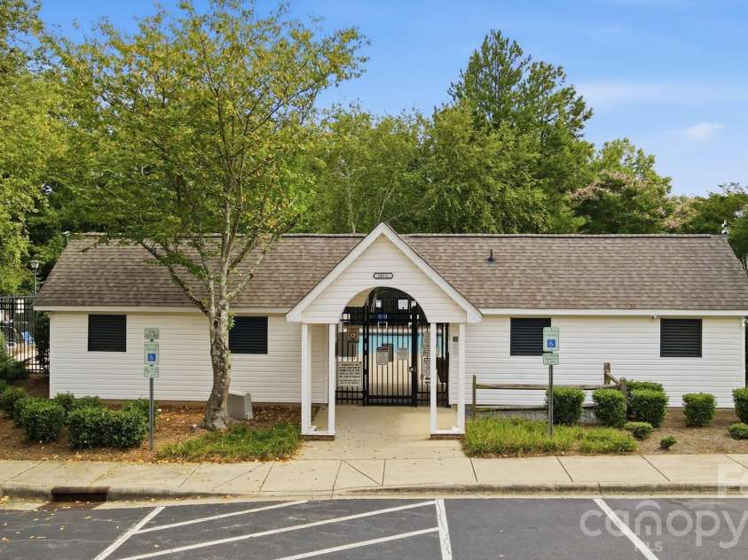 10933 Stone Trail Road, Charlotte, NC 28213.  MLS# CAR4417912, YatesRealty ID 47367. Community Pool!