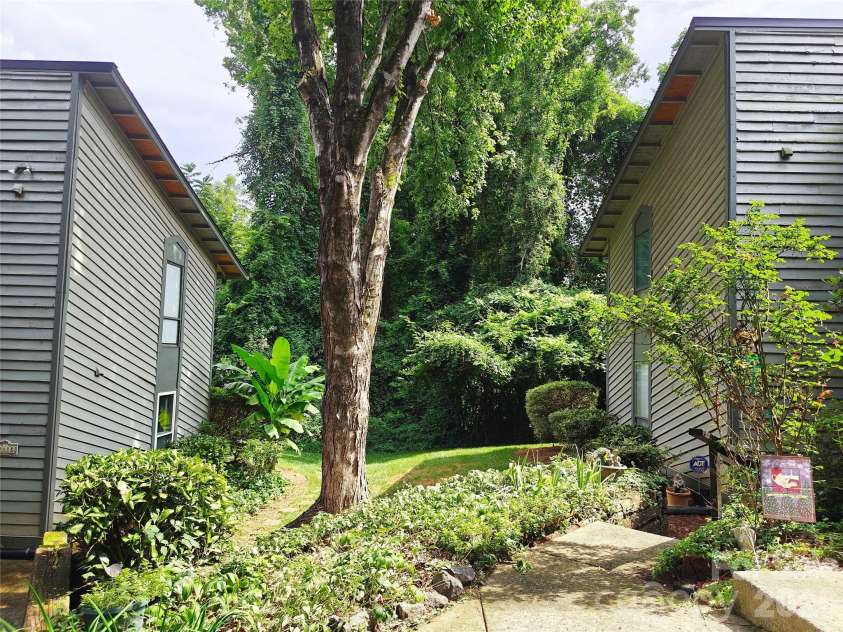 4948 Sardis Road, Charlotte, NC 28270.  MLS# CAR4419055, YatesRealty ID 47368. 