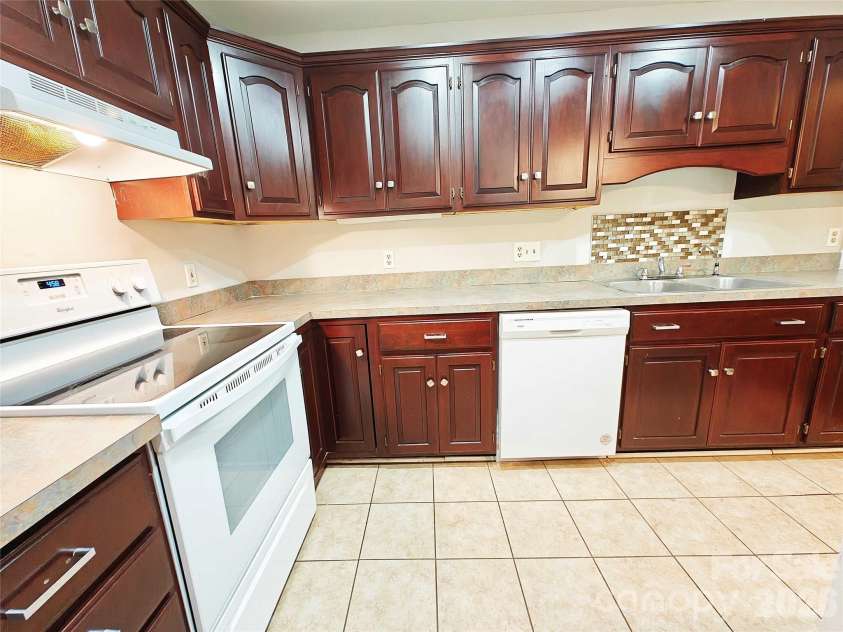 4948 Sardis Road, Charlotte, NC 28270.  MLS# CAR4419055, YatesRealty ID 47368. 