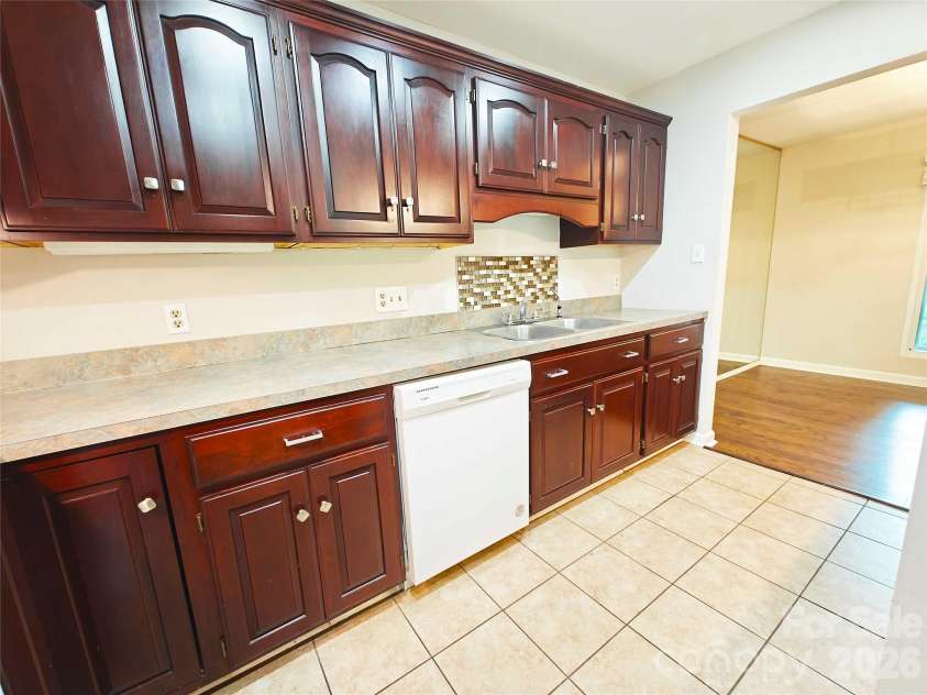 4948 Sardis Road, Charlotte, NC 28270.  MLS# CAR4419055, YatesRealty ID 47368. 