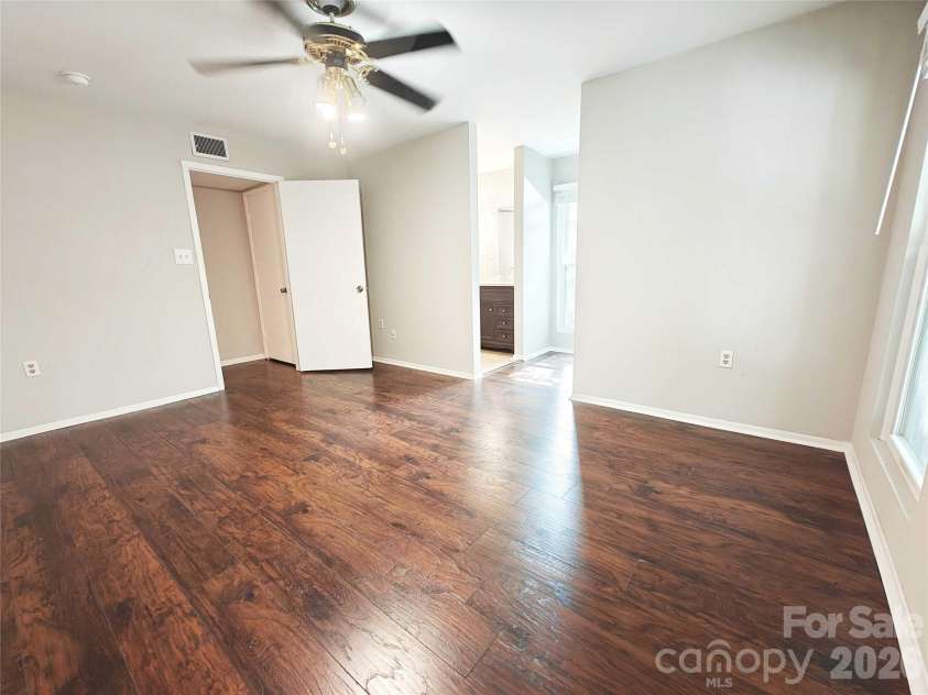 4948 Sardis Road, Charlotte, NC 28270.  MLS# CAR4419055, YatesRealty ID 47368. 