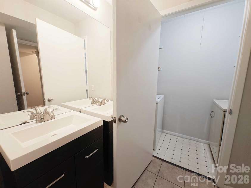 4948 Sardis Road, Charlotte, NC 28270.  MLS# CAR4419055, YatesRealty ID 47368. 