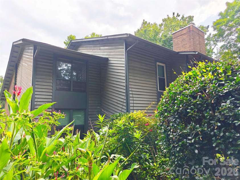 4948 Sardis Road, Charlotte, NC 28270.  MLS# CAR4419055, YatesRealty ID 47368. 