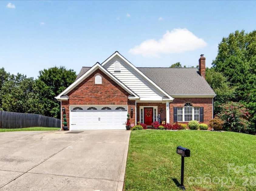 3508 Mallard Cove Court, Charlotte, NC 28269.  MLS# CAR4416576, YatesRealty ID 47369. 