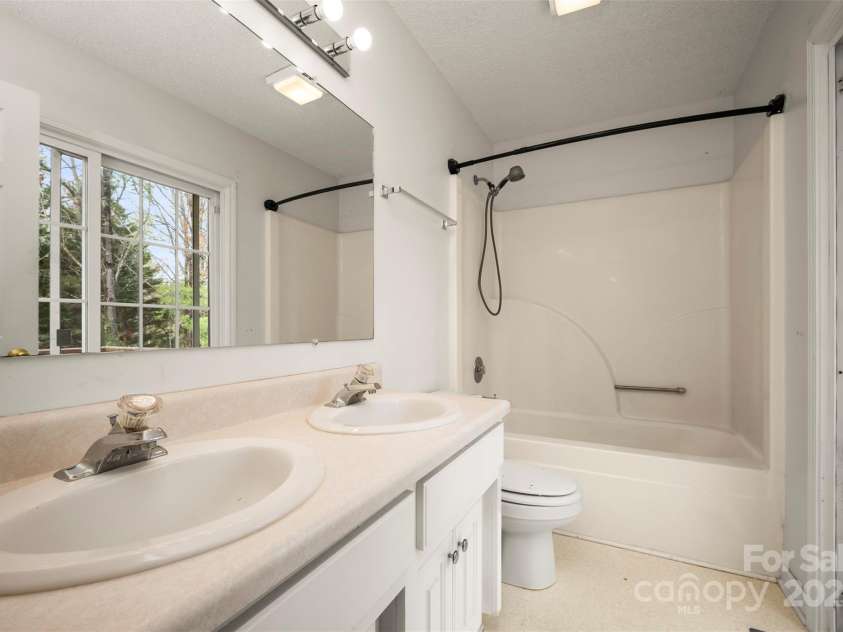 383 Woody Circle, Tryon, NC 28782.  MLS# CAR4242409, YatesRealty ID 4737. 