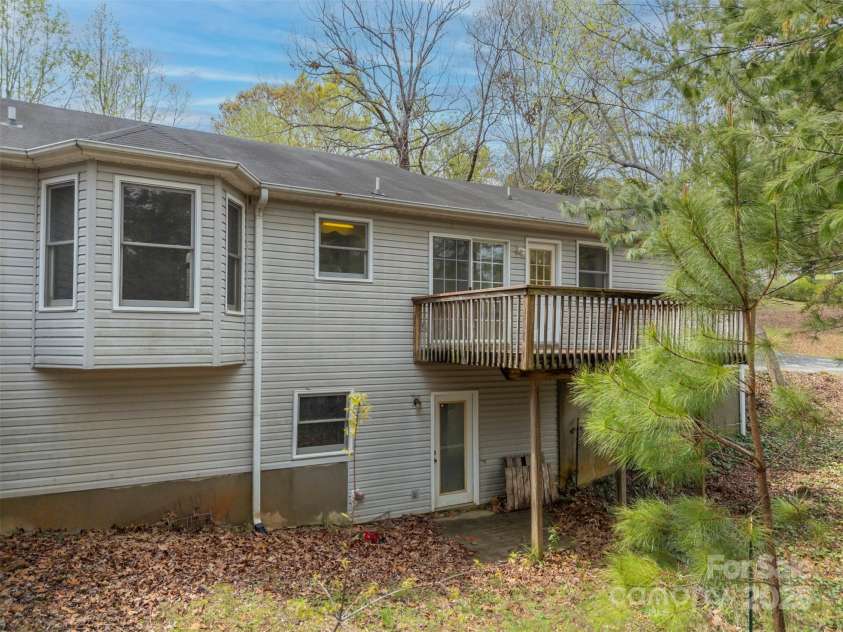 383 Woody Circle, Tryon, NC 28782.  MLS# CAR4242409, YatesRealty ID 4737. 