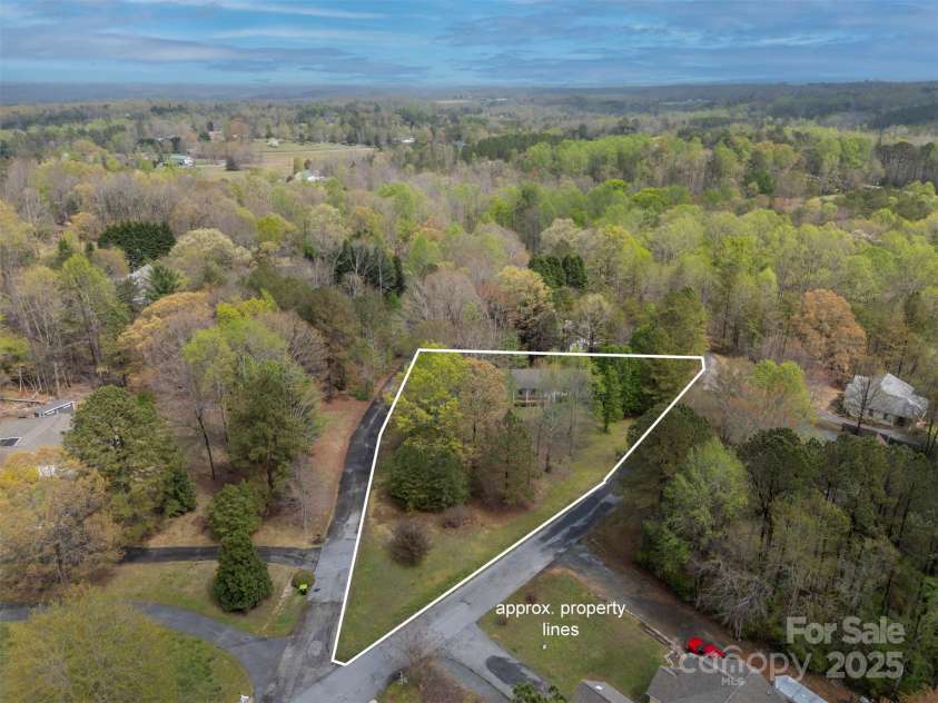 383 Woody Circle, Tryon, NC 28782.  MLS# CAR4242409, YatesRealty ID 4737. 