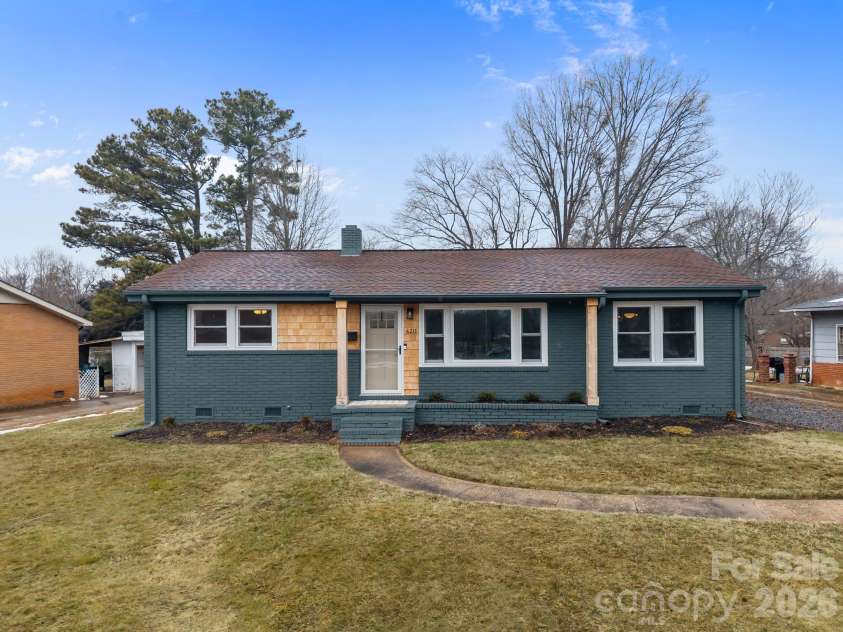 4211 Glenstar Terrace, Charlotte, NC 28205.  MLS# CAR4343506, YatesRealty ID 4737. 