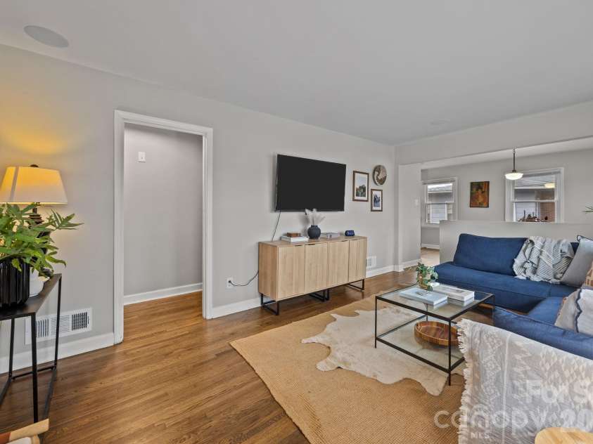 4211 Glenstar Terrace, Charlotte, NC 28205.  MLS# CAR4343506, YatesRealty ID 4737. 