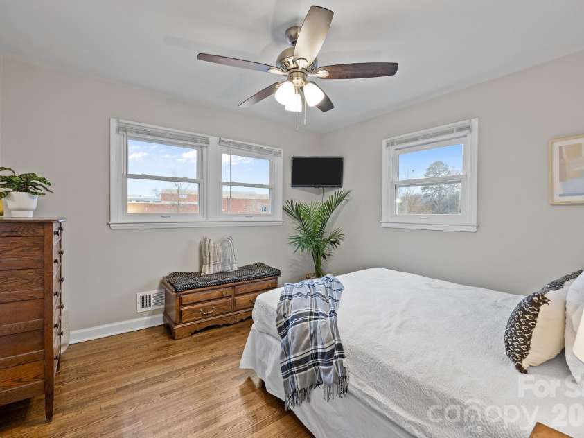 4211 Glenstar Terrace, Charlotte, NC 28205.  MLS# CAR4343506, YatesRealty ID 4737. 