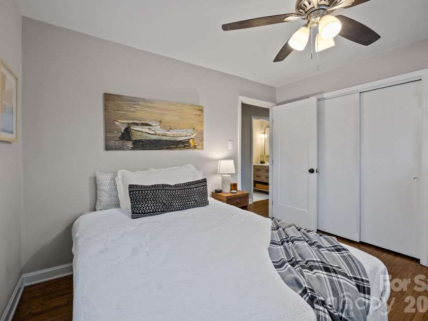 4211 Glenstar Terrace, Charlotte, NC 28205.  MLS# CAR4343506, YatesRealty ID 4737. 