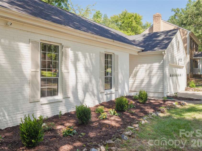 8805 Golf Ridge Drive, Charlotte, NC 28277.  MLS# CAR4418369, YatesRealty ID 47370. 